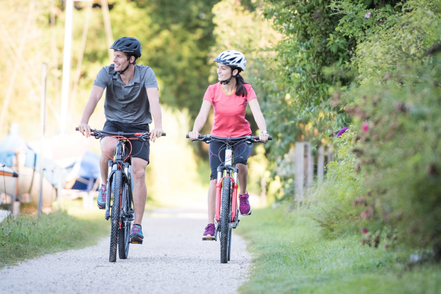 Radfahren entlang des Chiemsees