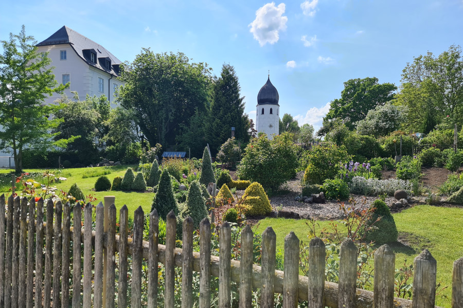 Kloster Fraueninsel mit Klostergarten Kloster Fraueninsel mit Klostergarten