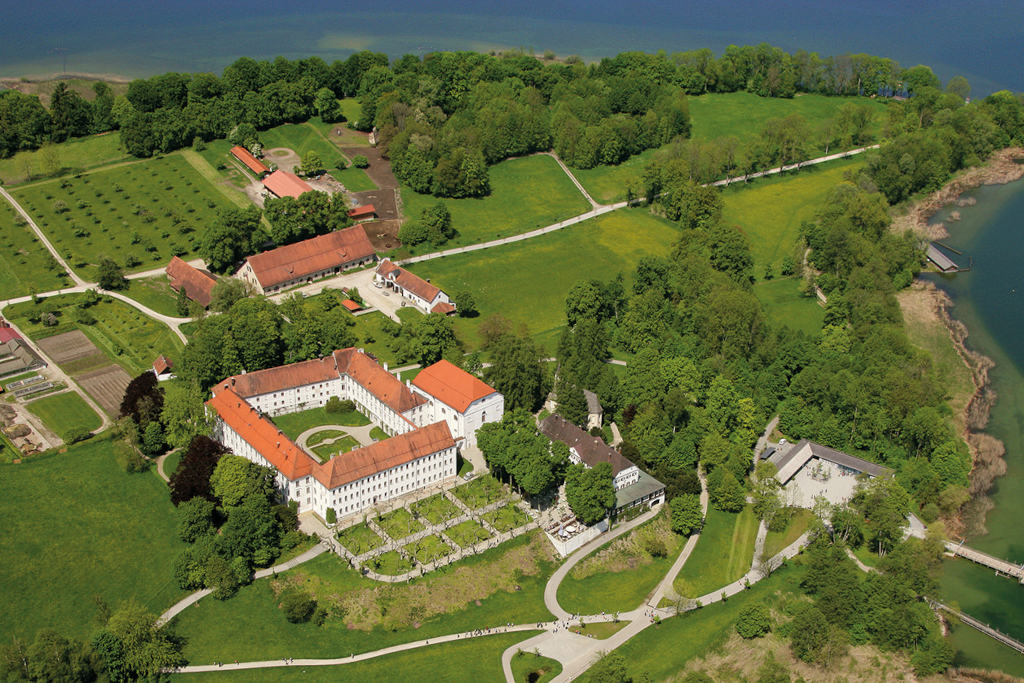 D_1824 Herrenchiemsee, Neues Schloss, Luftaufnahme von Südosten